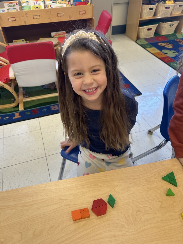 children creating shapes