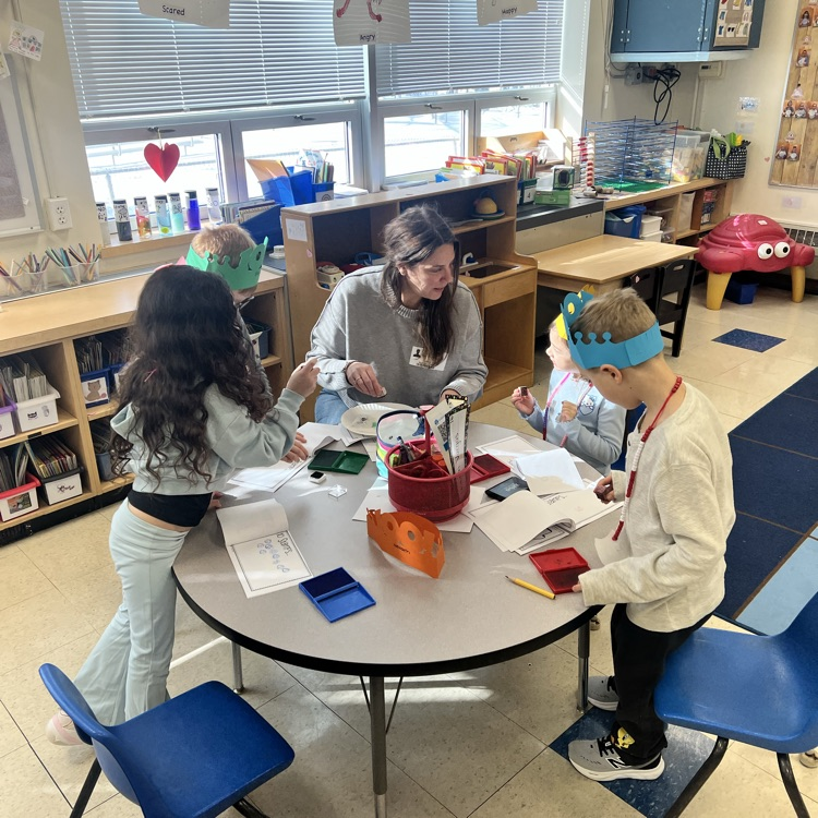 Thank you to the KRO parents for helping us celebrate the 100th day!