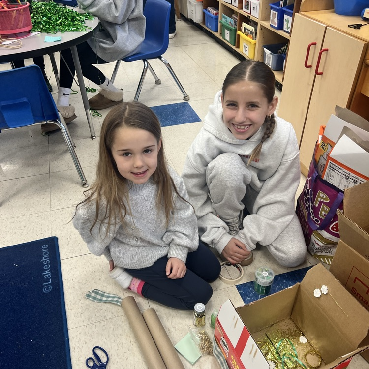 Although KRO did not catch a leprechaun, they had so much fun making traps with 5D