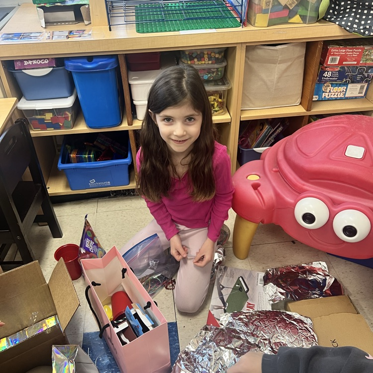 Although KRO did not catch a leprechaun, they had so much fun making traps with 5D