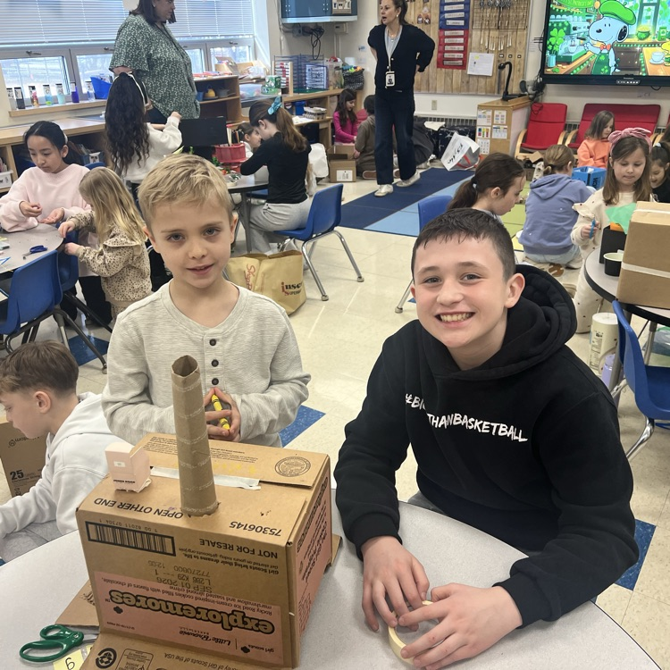 Although KRO did not catch a leprechaun, they had so much fun making traps with 5D