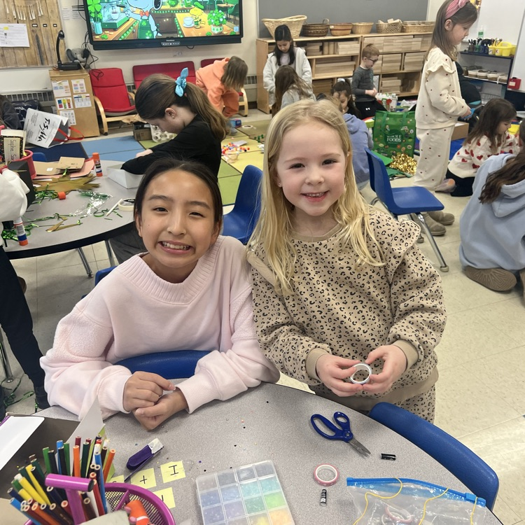 Although KRO did not catch a leprechaun, they had so much fun making traps with 5D