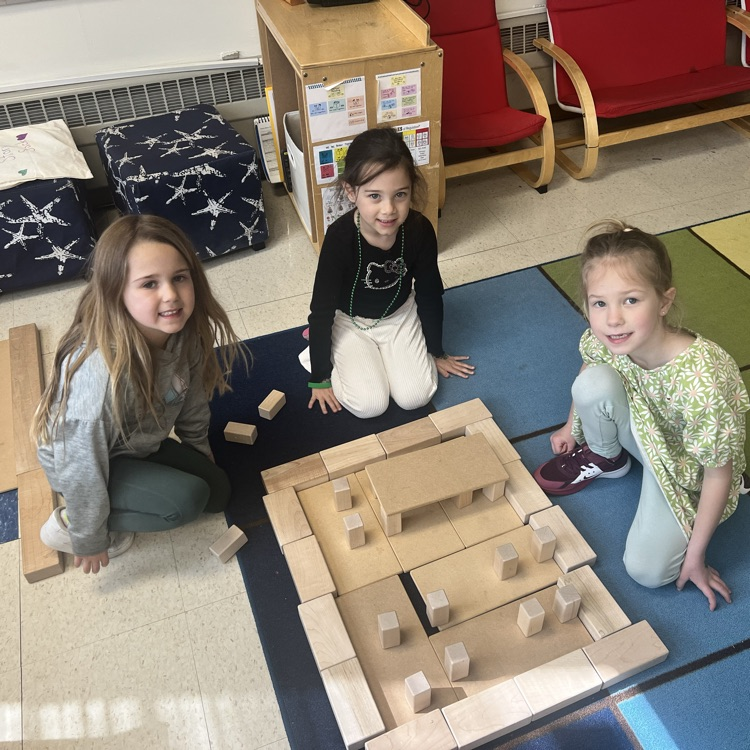 KRO created our Washington School Community using blocks