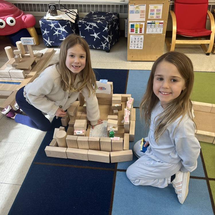 KRO created our Washington School Community using blocks