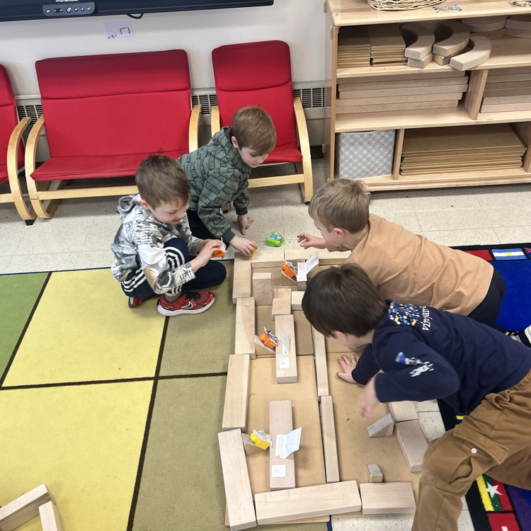 KRO created our Washington School Community using blocks