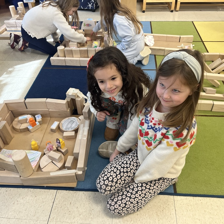 KRO created our Washington School Community using blocks