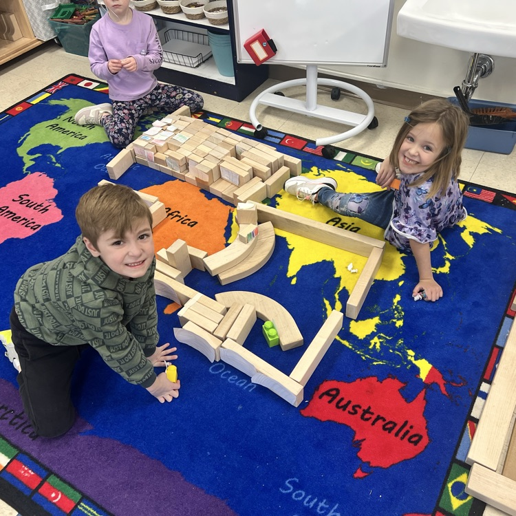 KRO created our Washington School Community using blocks