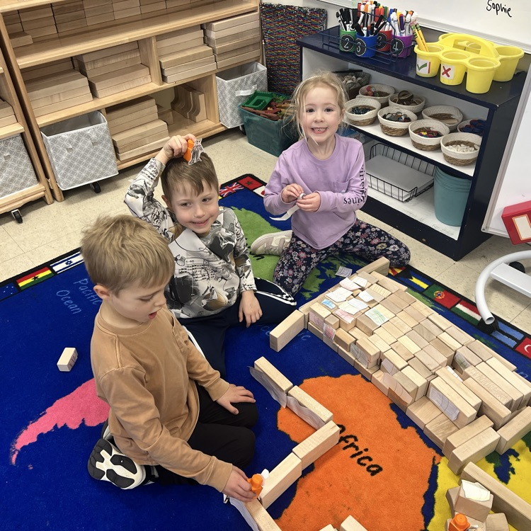 KRO created our Washington School Community using blocks