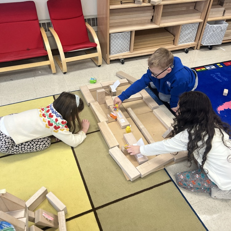 KRO created our Washington School Community using blocks