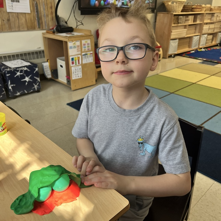 KRO had fun using plastic eggs & Playdoh to build the highest structure they could without it falling over