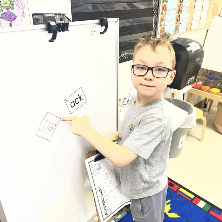 KRO uses QU to form words during a Write the Room activity 