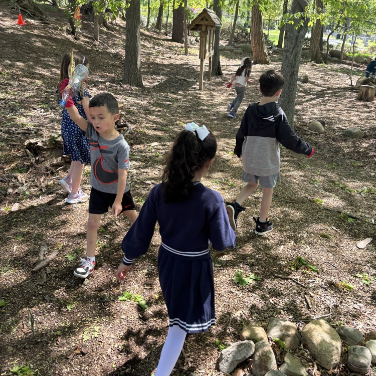 children picking up garbage