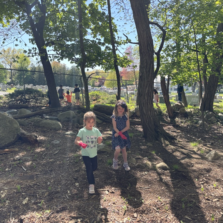 children picking up garbage