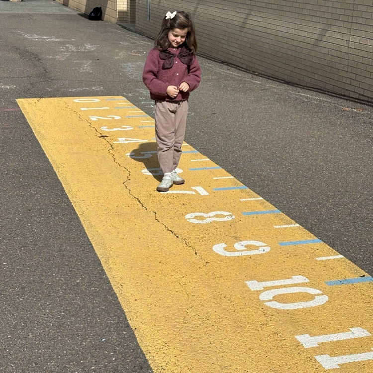 girl number line 