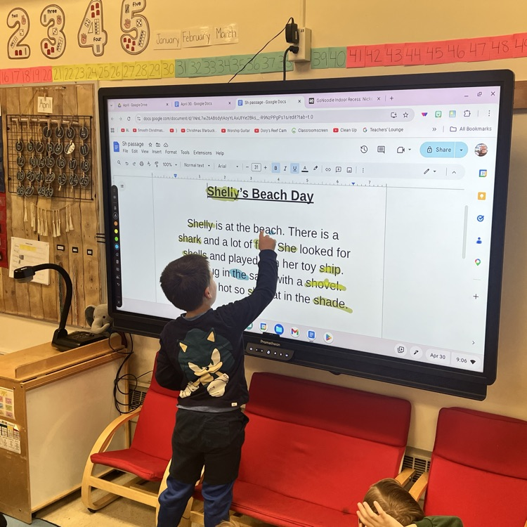 KRO used a controlled reading passage to be digraph detectives. 