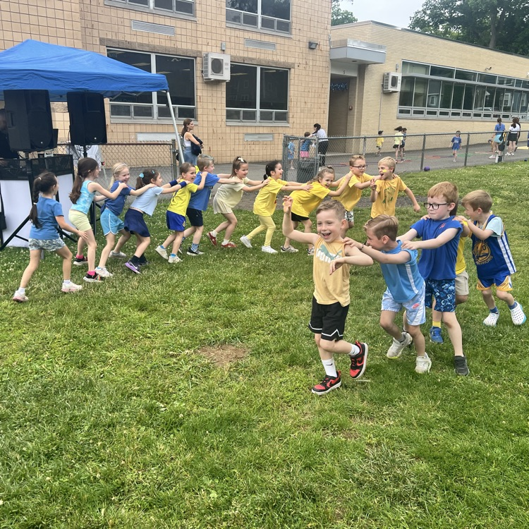 KRO dance party with the DJ
