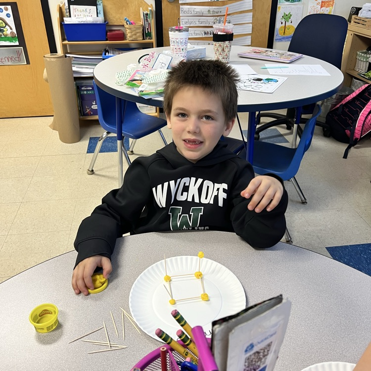 KRO uses play-doh & toothpicks to build 3D shapes.