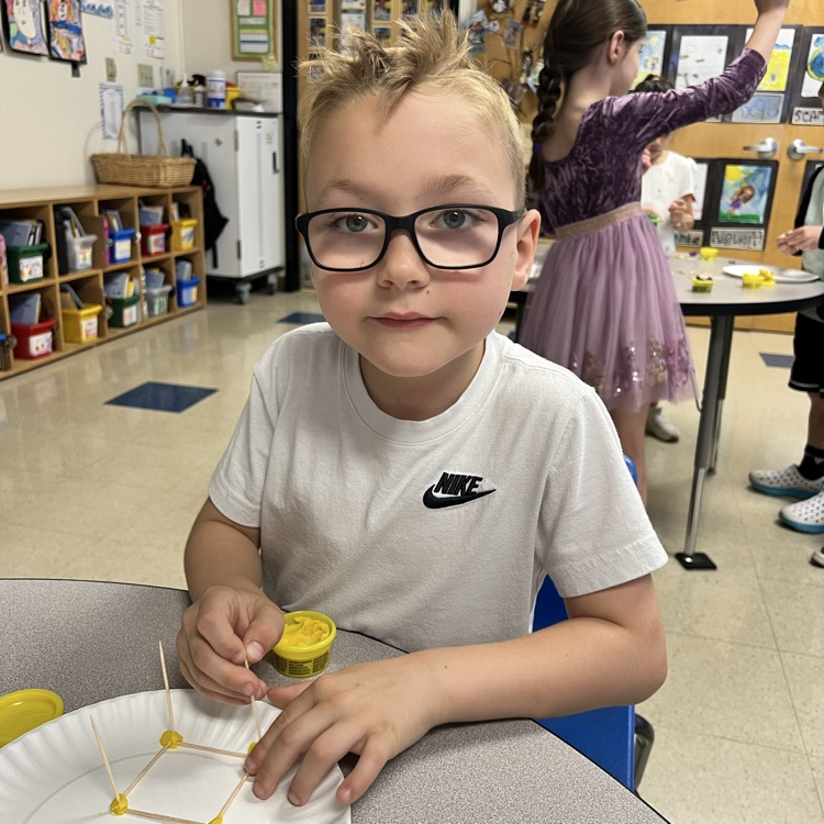 KRO uses play-doh & toothpicks to build 3D shapes.