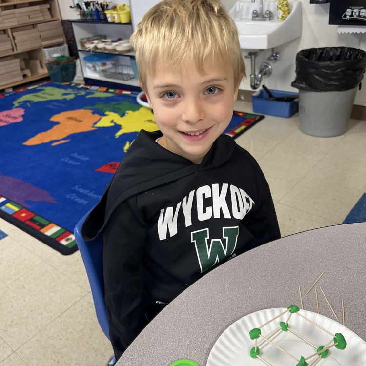 KRO uses play-doh & toothpicks to build 3D shapes.
