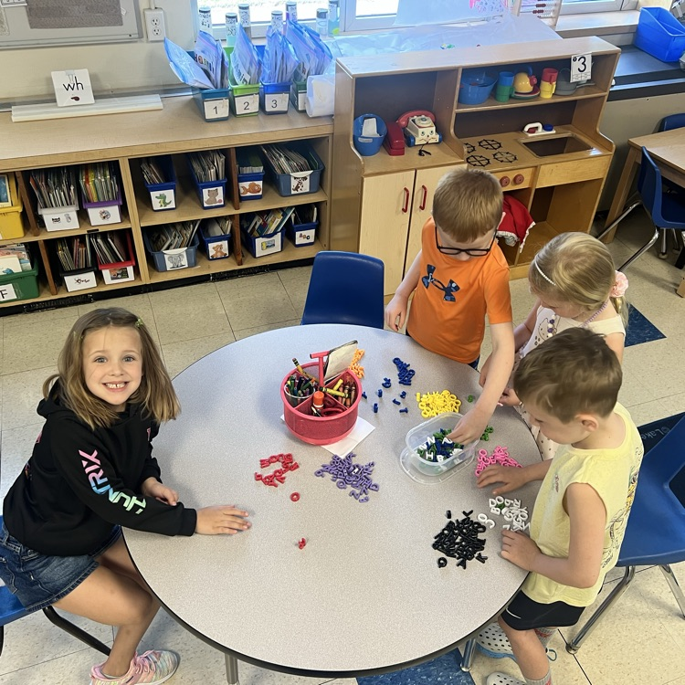 KRO sorts a variety of loose parts by attributes.