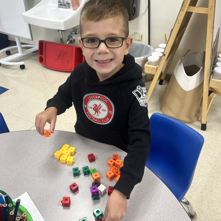 KR practices sorting objects in math