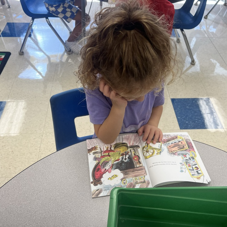 KR finished their first Star Book, The Little Red Hen. They have been practicing retelling the story. 