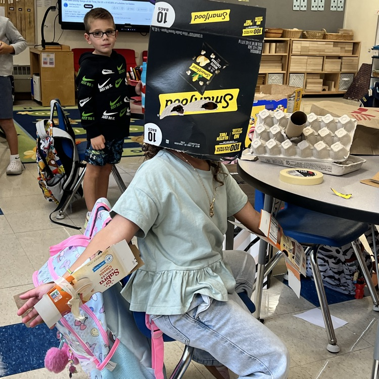 Makerspace Friday in KR. Robots, a house, a jellyfish and more!