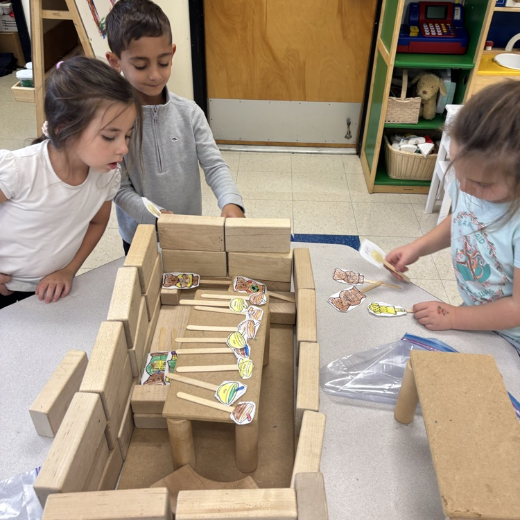 children building with blocks