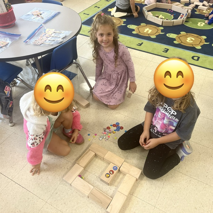 KR built the setting for The Three Bears using blocks and loose parts