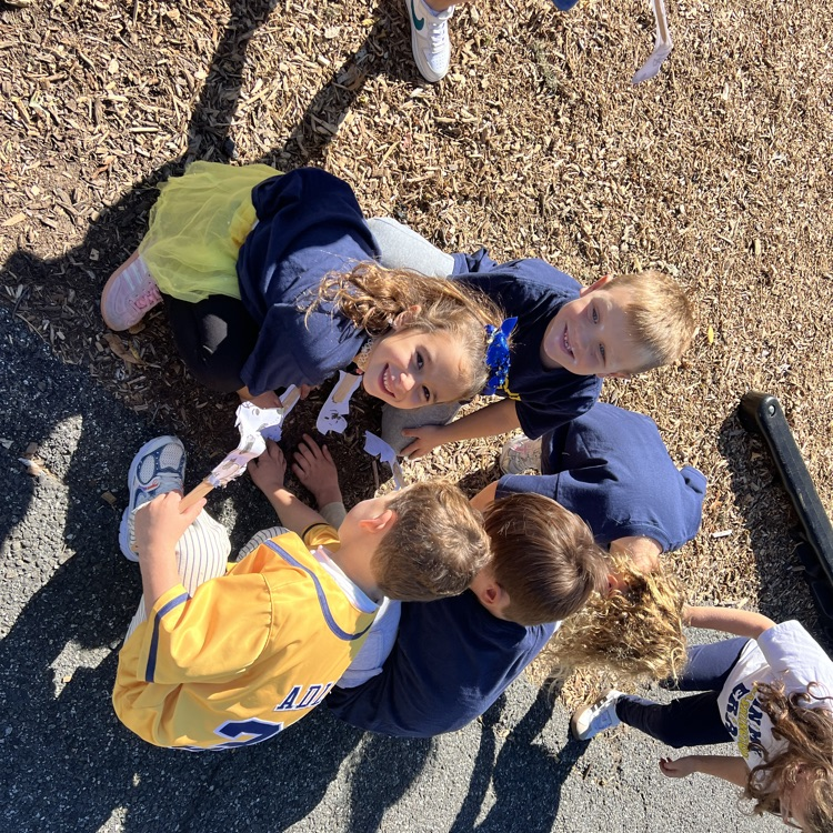 KR used their Harry puppets to make him dirty after reading Harry the Dirty Dog.