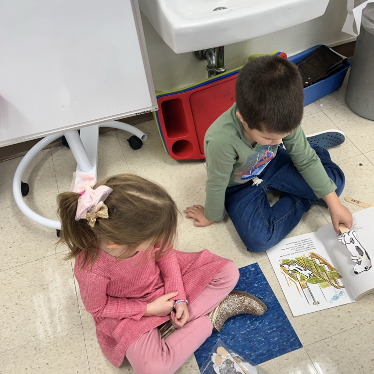 KR practices retelling Star Books with partners during Reading Workshop