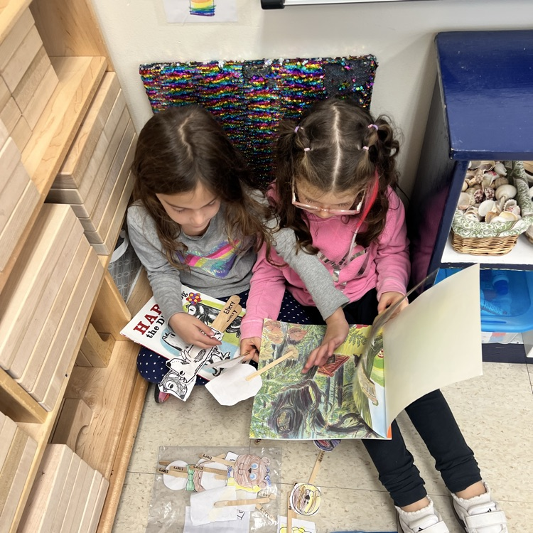 KR practices retelling Star Books with partners during Reading Workshop