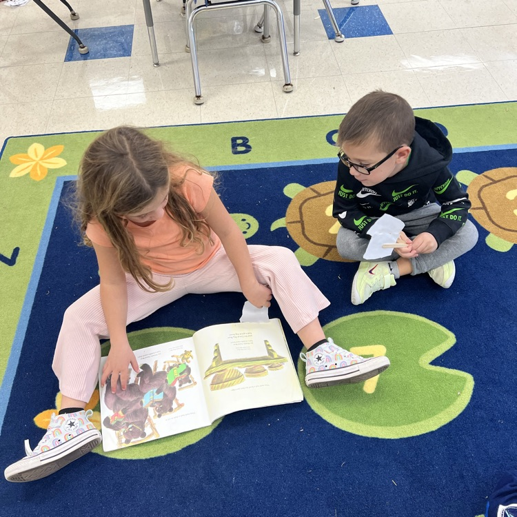 KR practices retelling Star Books with partners during Reading Workshop