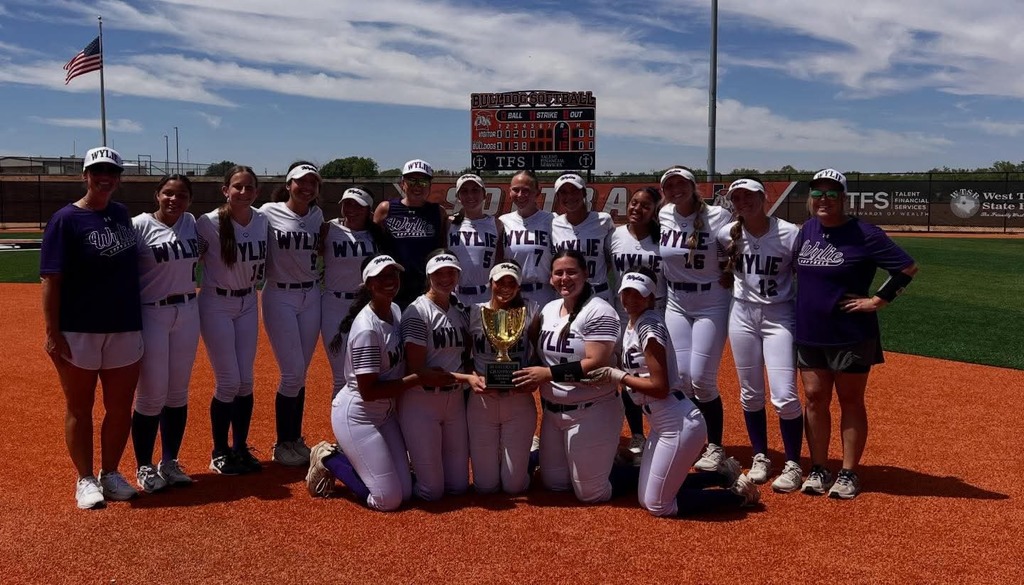 Ladies and Gentlemen, your Bi-District Champions!
Wylie softball sweeps Lubbock High 9-0 and 12-2 to win the series and advance to the Area playoffs!