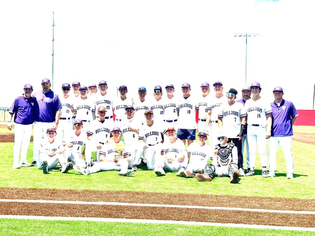 Ladies and gentlemen, your Bi-District Champions! Bulldog baseball beats Coronado 7-0 and 6-2 to sweep the series and move into the Area playoffs!!