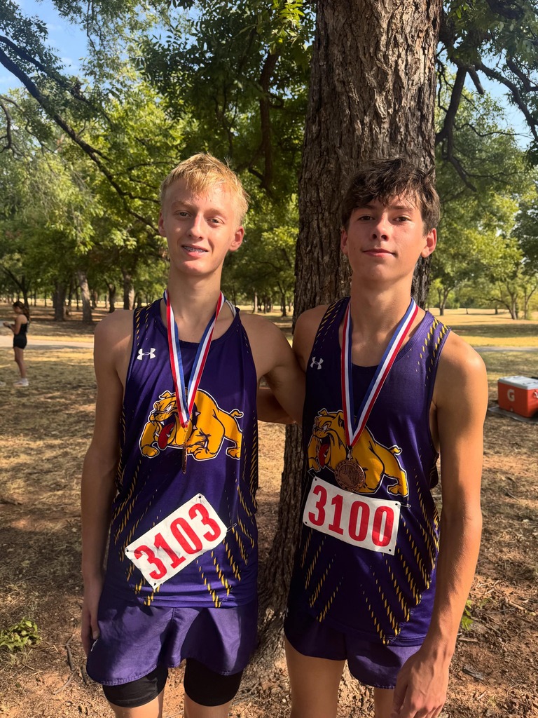 Wylie CC ran at the Phyllis Pappas Pacer today in Wichita Falls. The girls team got 5th place with individual medalists Amari Dudley(5th) and Layla Dambacher(13th). The boys team placed 4th with individual medalists Tucker Balliew(8th) and Elijah Davis(10th). Great job Bulldogs!!