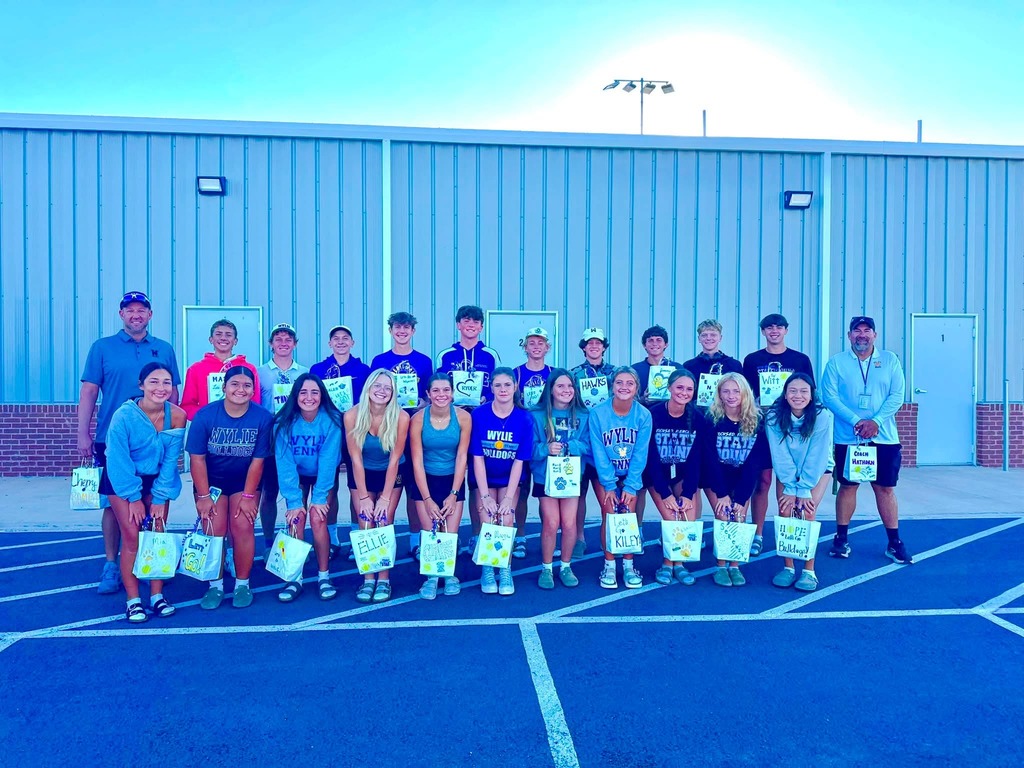 group photo of tennis team