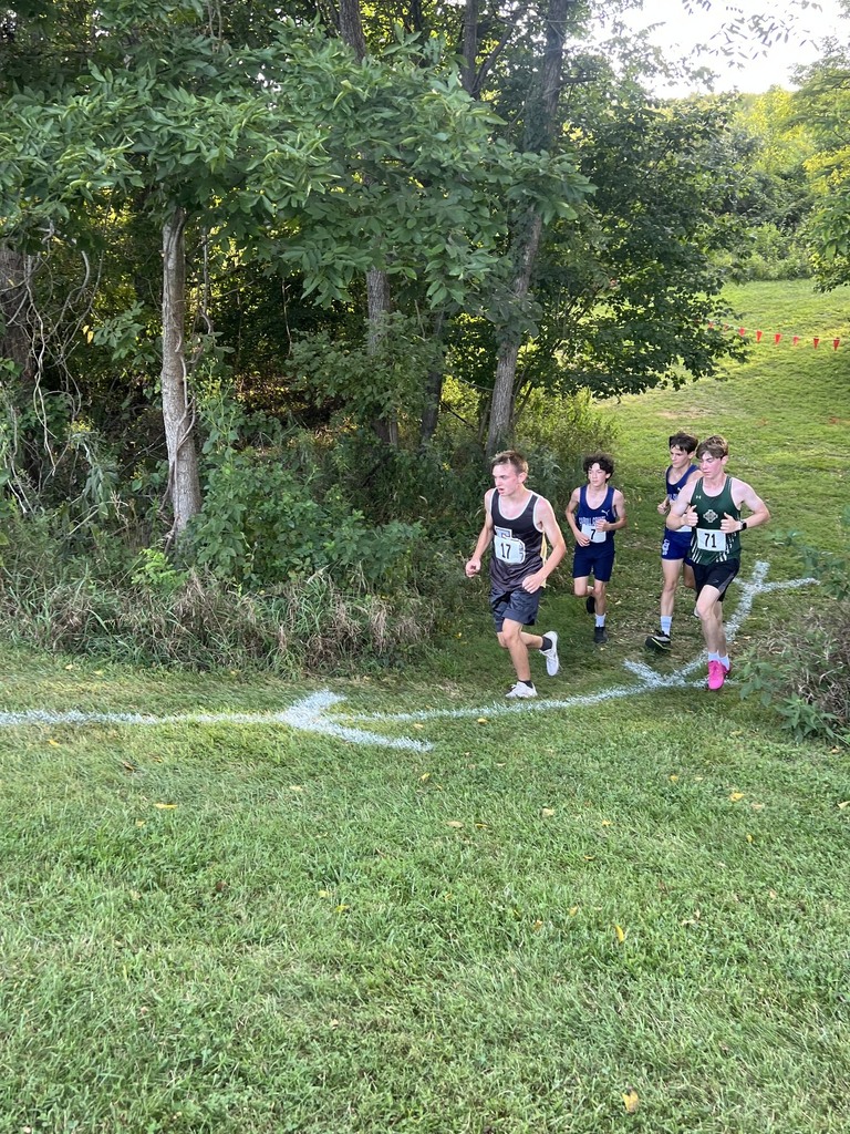 The Fort Chiswell male runner keeps the lead as the trail goes uphill.
