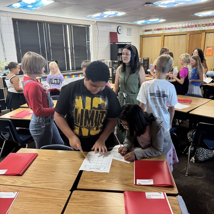 Mrs. Lukkes's 4th grade class at Beadle enjoyed getting to know their classmates by completing a scavenger hunt!