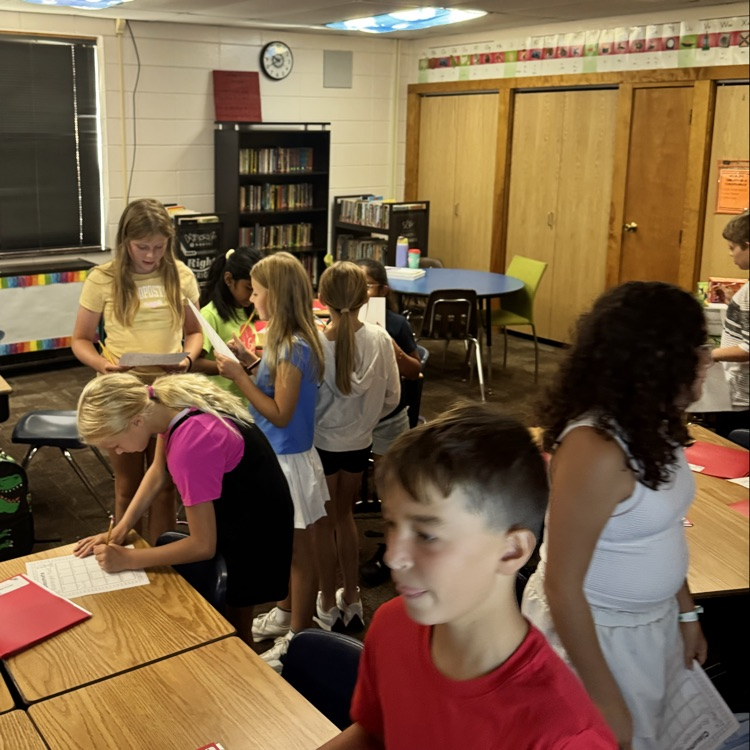 Mrs. Lukkes's 4th grade class at Beadle enjoyed getting to know their classmates by completing a scavenger hunt!