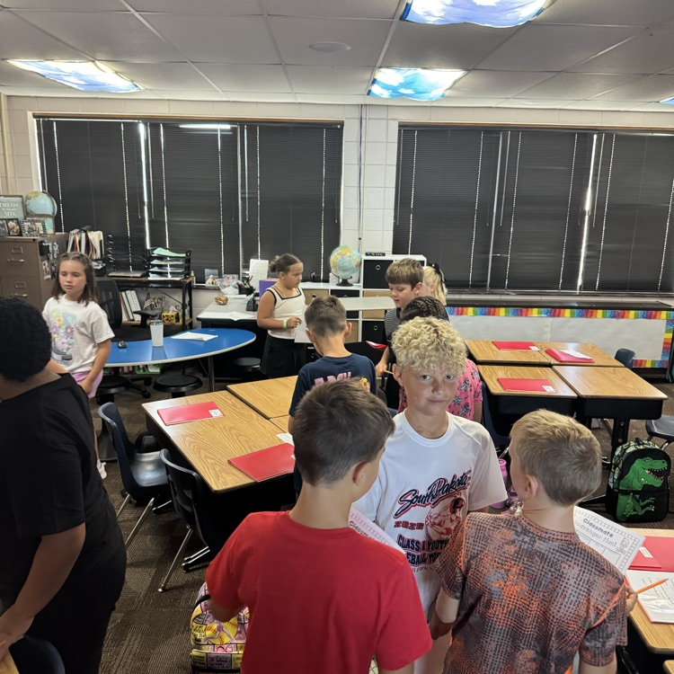 Mrs. Lukkes's 4th grade class at Beadle enjoyed getting to know their classmates by completing a scavenger hunt!