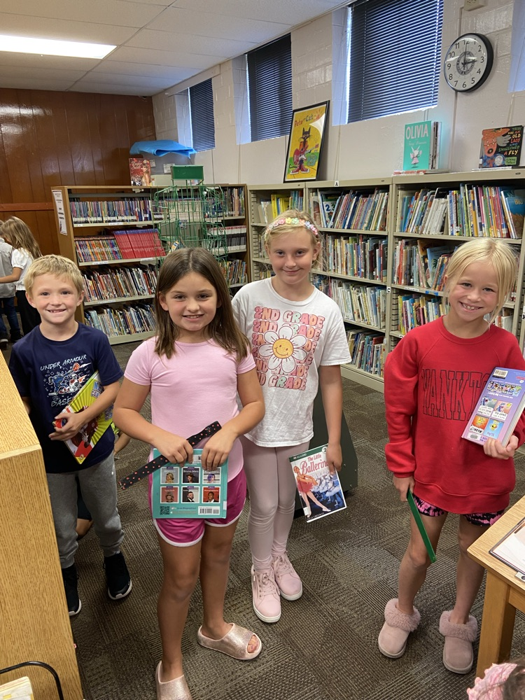 Mrs. Krommenhoek’s second grade class loves discovering new books in the library!