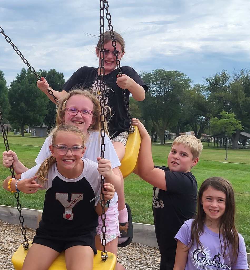 5 kids swinging
