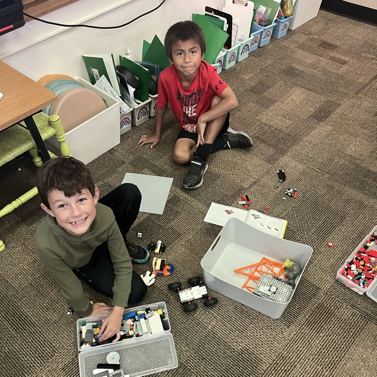 Mrs. Vlasman's Beadle 2nd graders enjoyed their first STEM/center time today.