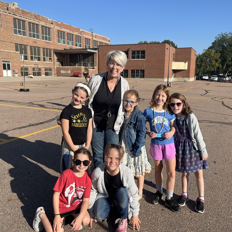 Visit from some favorite, former Beadle bugs AND twinning like a teacher in Mrs. Vlasman's 2nd grade.