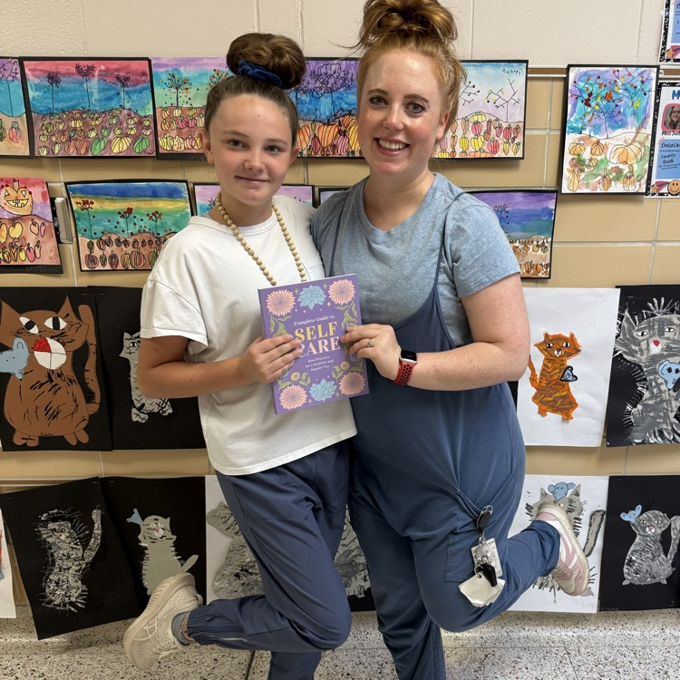 There are two Mrs. Indahl's at Stewart Elementary today! Happy "Twin with a Teacher/Staff Day!" 🌟🌟