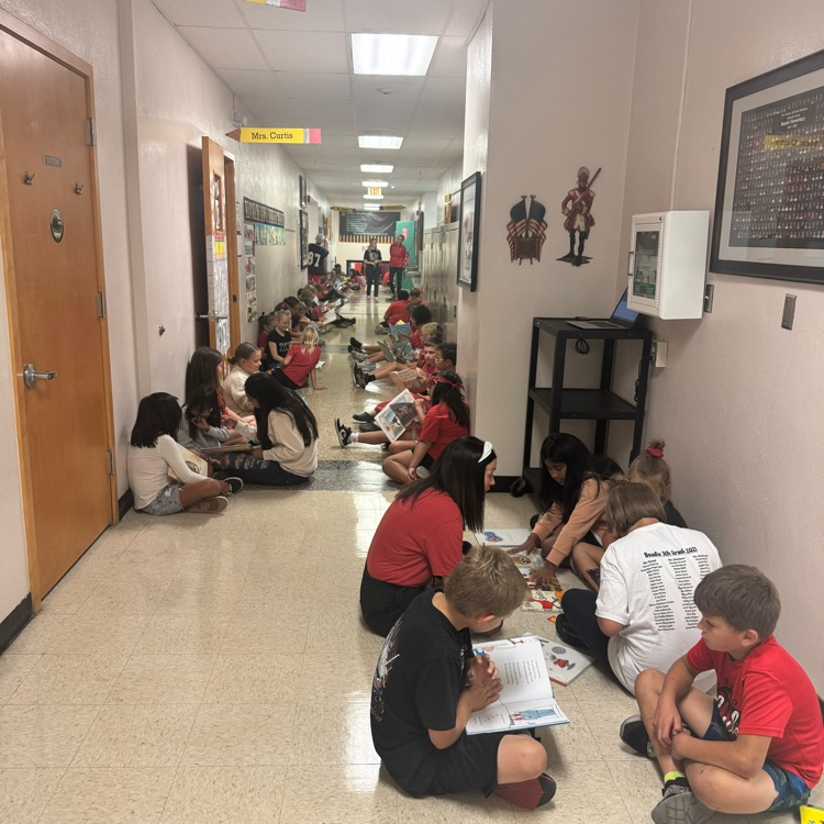 Beadle Bugs filled the halls with the sounds of reading! Decked out in their school spirit, Beadle Bugs read with some Beadle buddies! 