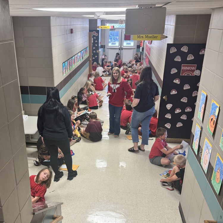 Beadle Bugs filled the halls with the sounds of reading! Decked out in their school spirit, Beadle Bugs read with some Beadle buddies! 