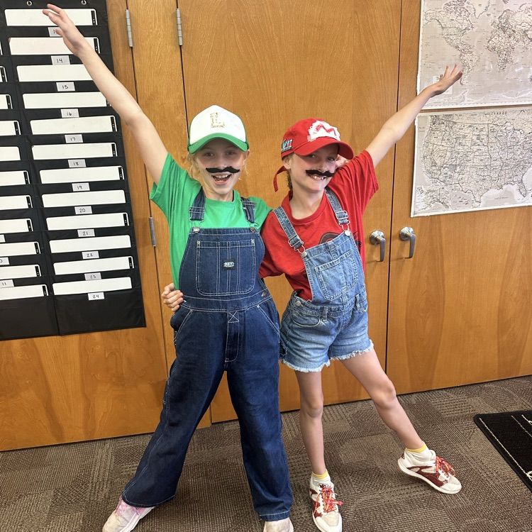 Mrs. Sayler's 5th graders at Beadle had a great homecoming week!