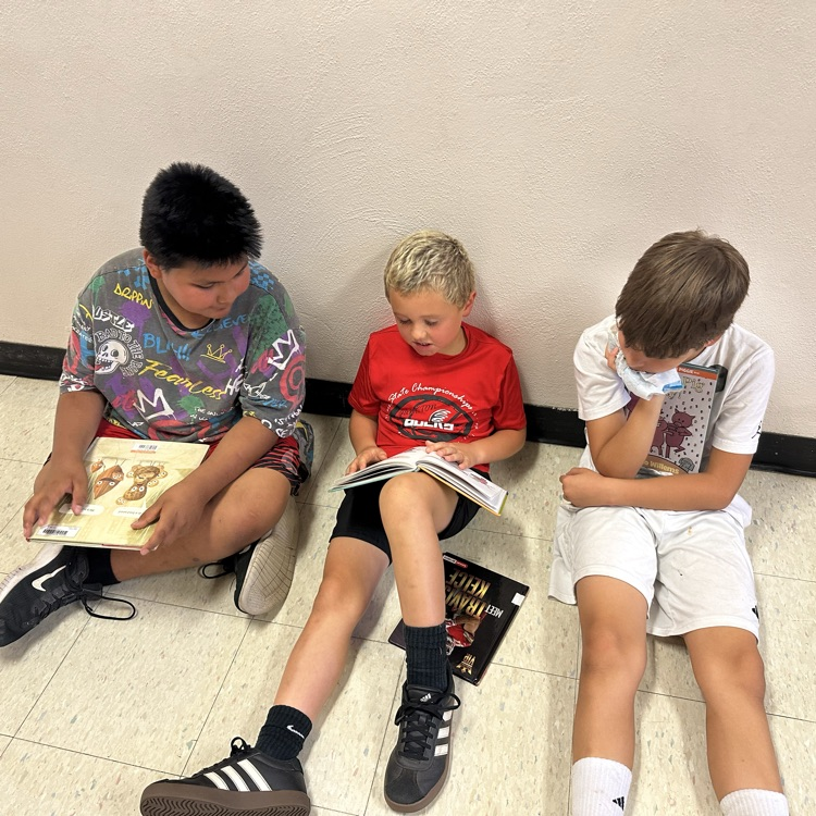 Mrs. Sayler's 5th graders at Beadle had a great homecoming week!